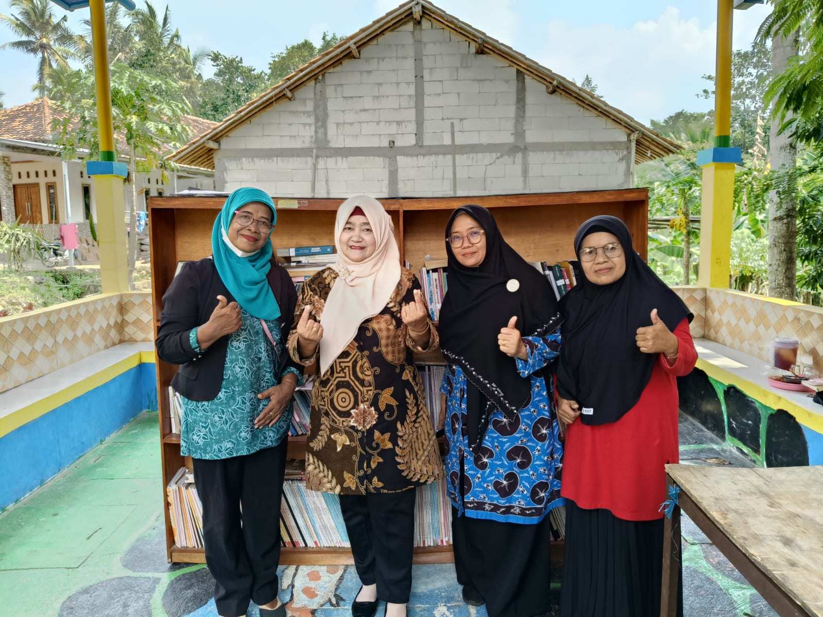 ketua-tp-pkk-kecamatan-pabuaran-tinjau-perpustakaan-desa-sindangsari-jelang-lomba-perpustakaan