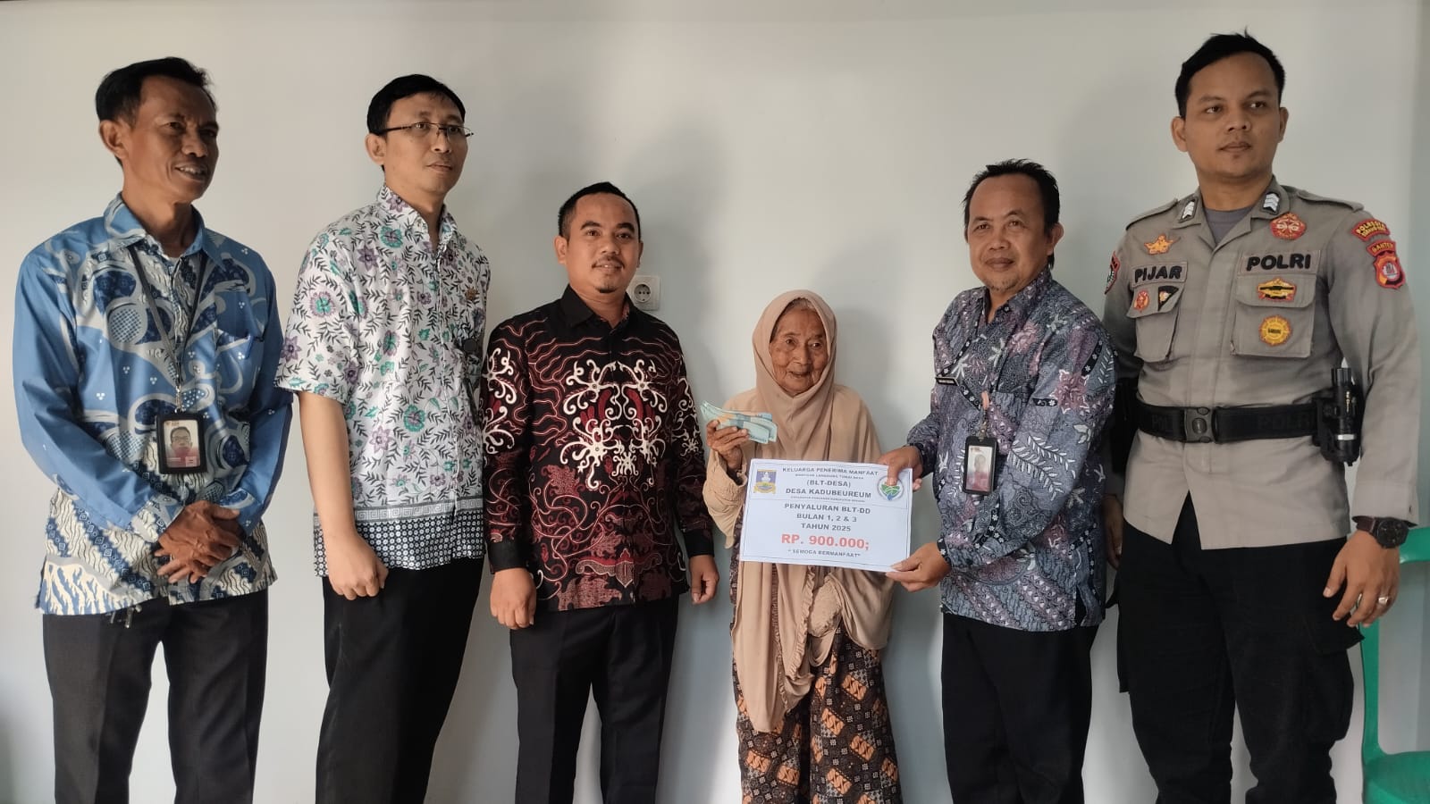 pemerintah-kecamatan-pabuaran-tinjau-penyaluran-blt-dd-di-desa-kadubeureum
